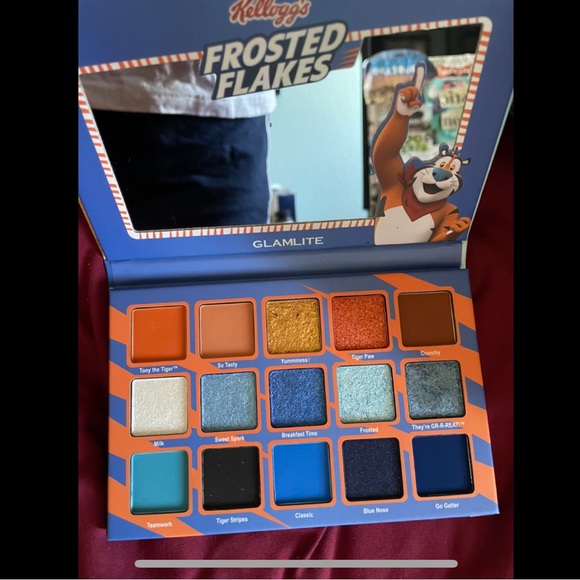 Frosted Flakes Palette - Picture 2 of 3